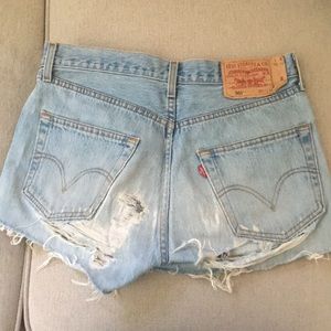 Vintage Levi’s Mid-Rise Denim Shorts